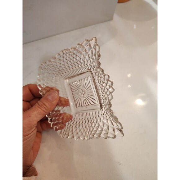 Vintage Indiana Diamond Point Glass Serving Dish Scalloped Edges - Picture 4 of 10